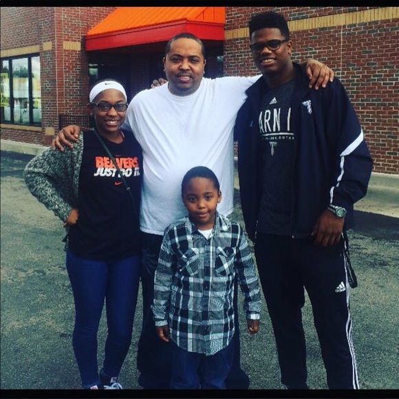 Meet your Posher, Diondra - Picture 2 of 2